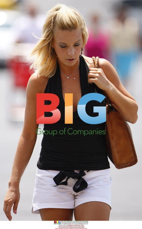 Kate Gosselin Shops at Target in Tight Outfit