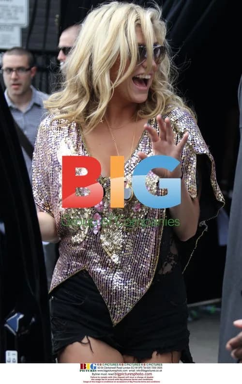 Kesha Rehearsing for 2010 Much Music Video Awards