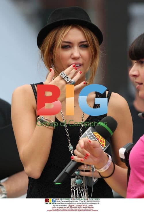 Miley Cyrus Rehearses for 2010 Much Music Video Awards