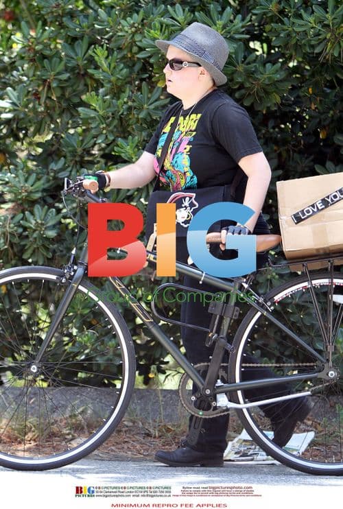 Kathlyn 'Stephen' Beatty entering parents' home