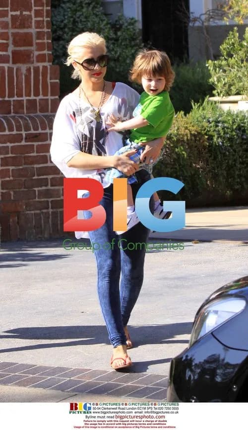 Christina Aguilera Visits Friend in Brentwood