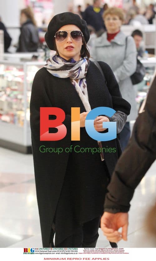 Dannii Minogue Shopping with Boyfriend