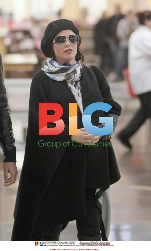 Dannii Minogue Shopping in Melbourne