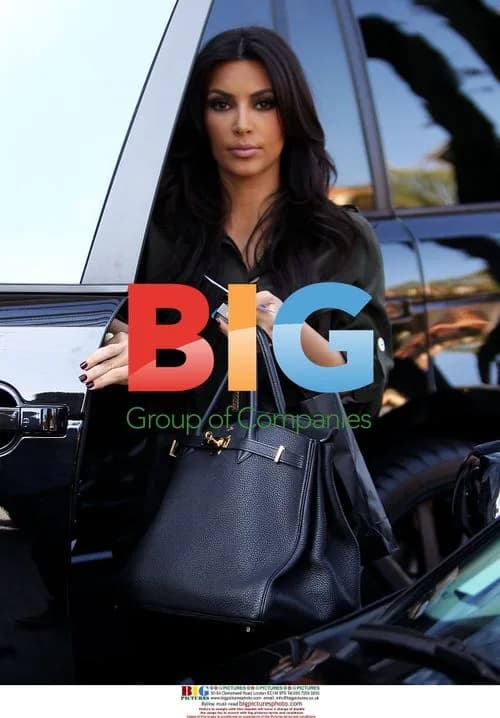 Kim Kardashian Spotted by 'Star Tours' Bus