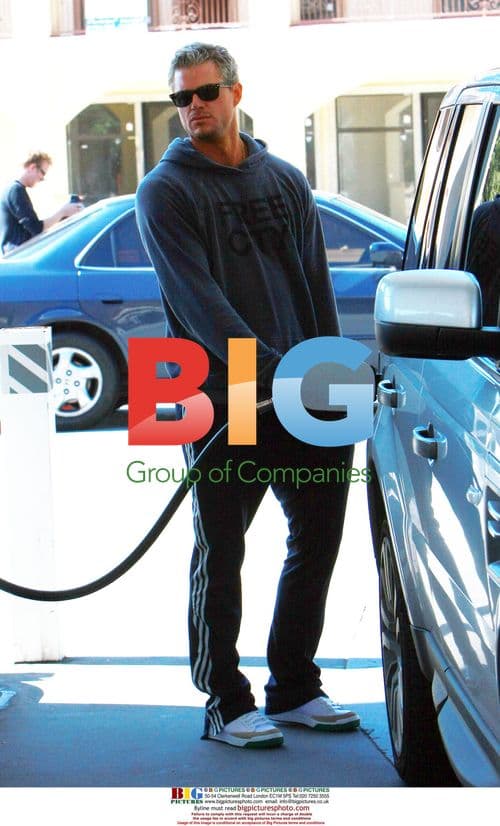 Eric Dane gets coffee before errands