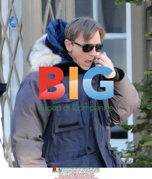 Daniel Craig and Satsuki Mitchell on "Dream House" set