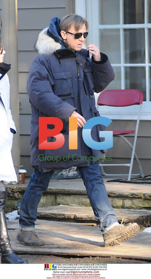 Daniel Craig and Satsuki Mitchell on "Dream House" set