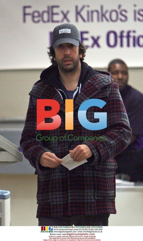 David Schwimmer mails parcel in NYC