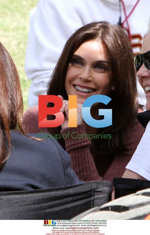 Teri Hatcher on 'Desperate Housewives' TV Set