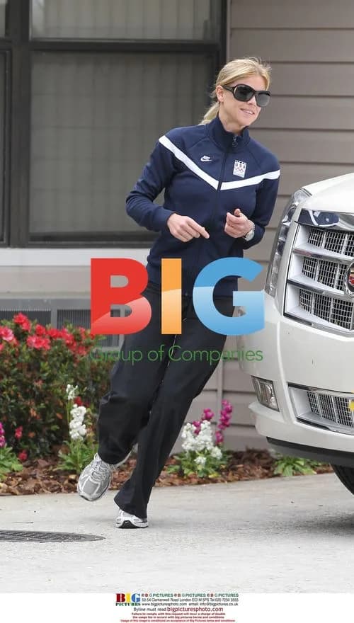 Elin Nordegren Dropping Off Daughter