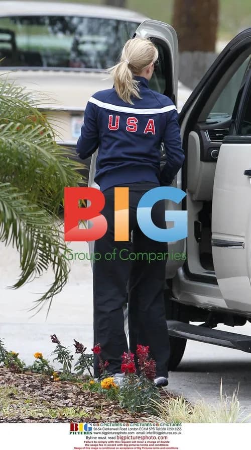 Elin Nordegren drops off daughter