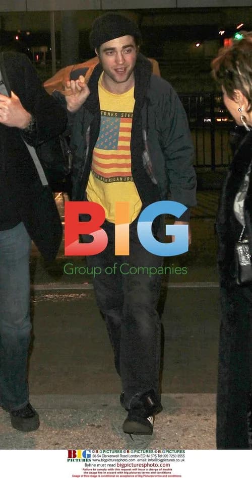 Robert Pattinson at JFK Airport