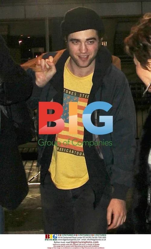 Robert Pattinson at JFK Airport