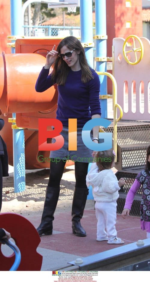 Jennifer Garner and kids at the park