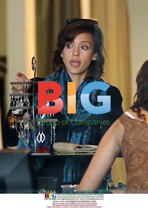 Jessica Alba Shopping in Beverly Hills