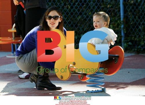 Jennifer Garner and Daughters at Park