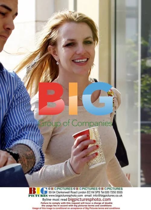 Britney Spears Shopping With Mom
