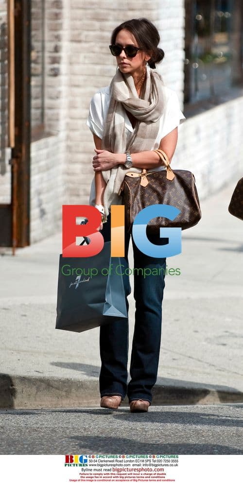 Jennifer Love Hewitt Shopping in Beverly Hills