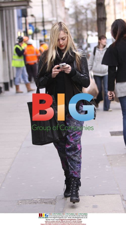 Fearne Cotton Leaves Radio 1