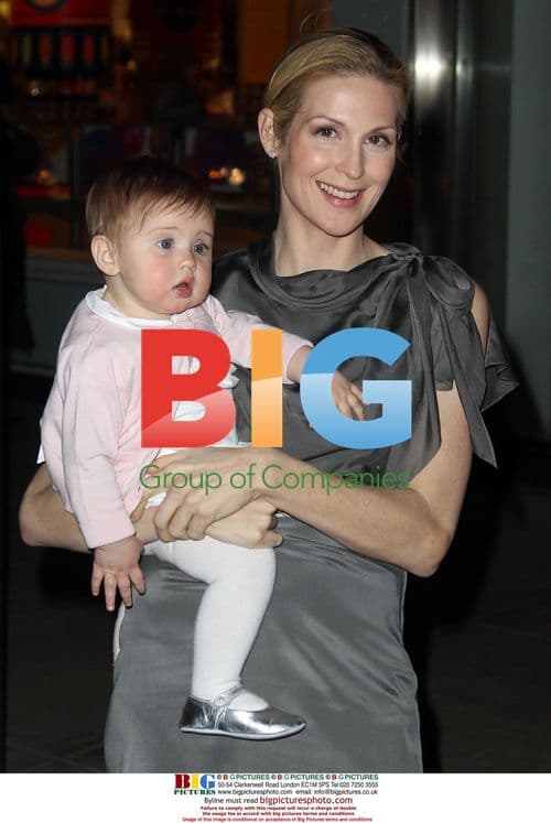 Kelly Rutherford and daughter leaving toy store