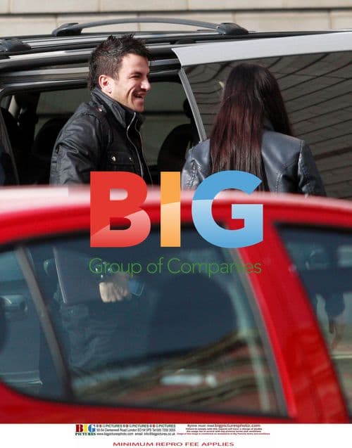 Peter Andre Greeted by Mystery Brunette