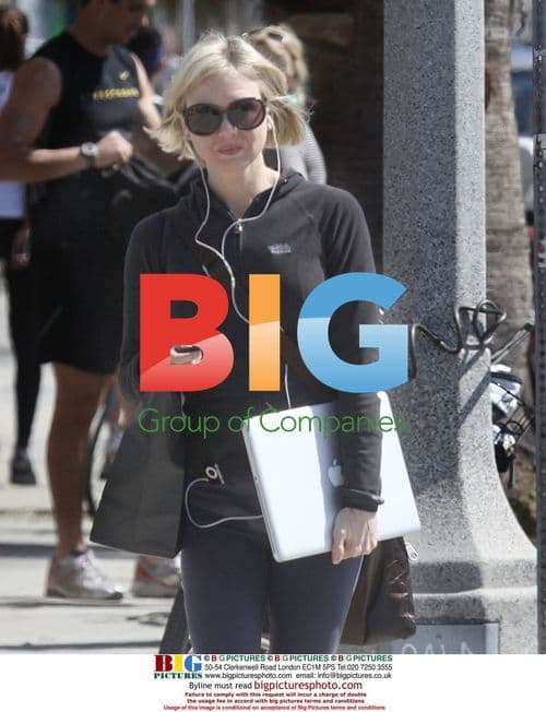 Renee Zellweger on Abbot Kinney Street