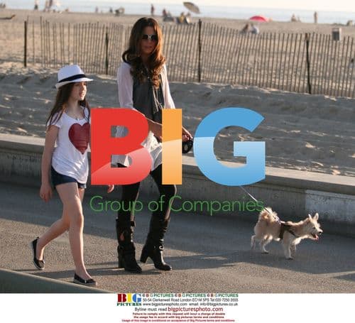 Kate Beckinsale, Len Wiseman and Lily Mo Sheen at Venice Beach