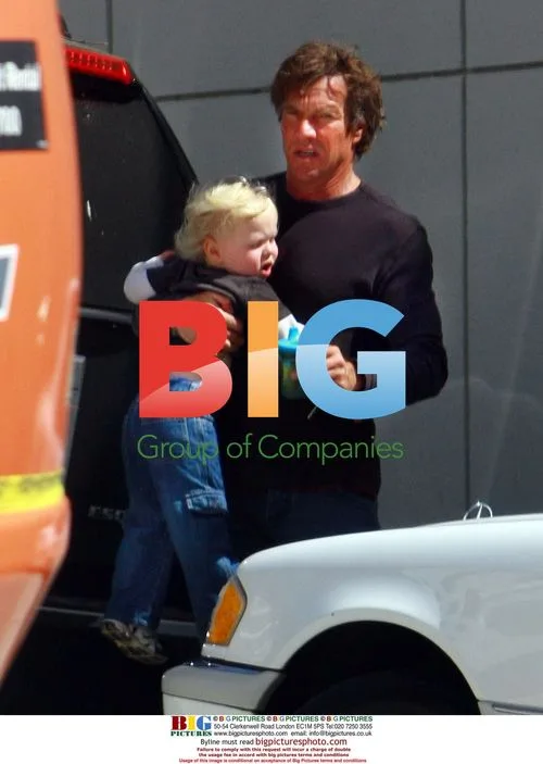 Dennis Quaid and Family Outing