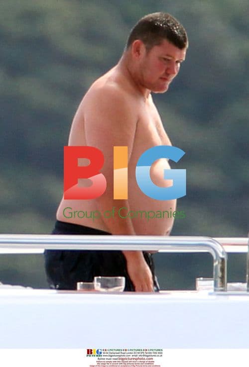 James Packer Enjoys Drinks and Games on Sydney Harbor