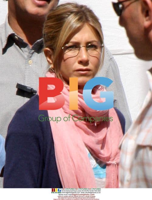 Jennifer Aniston on set of 'Just Go with It'