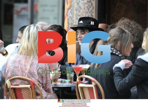 Pete Doherty Drinks in Paris After Drug Scandal