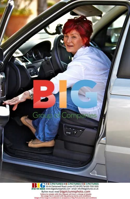 Sharon Osbourne Gets Nails Done