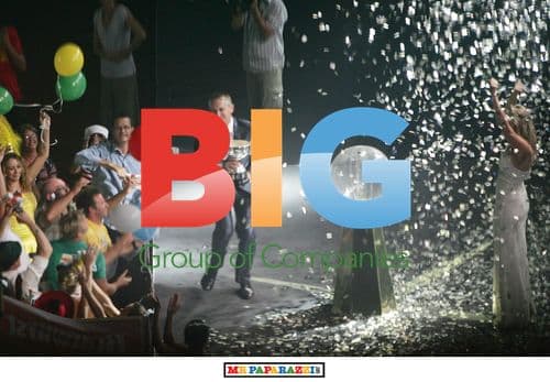 Gary Lineker Dives Into Crowd at Walkers Crisps Shoot