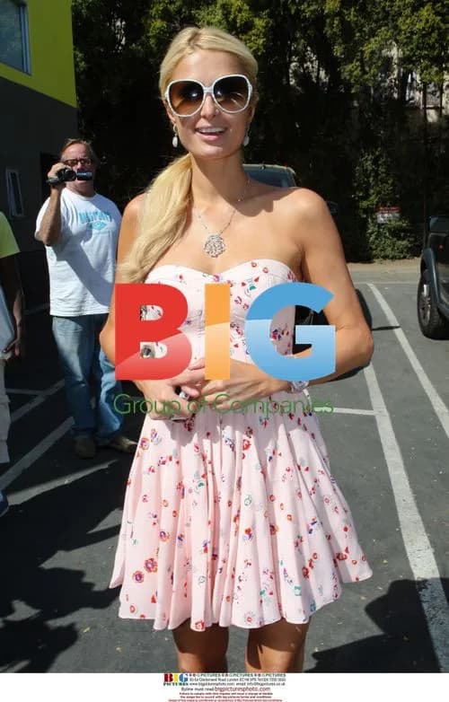 Paris Hilton Arrives for Lunch with Sister