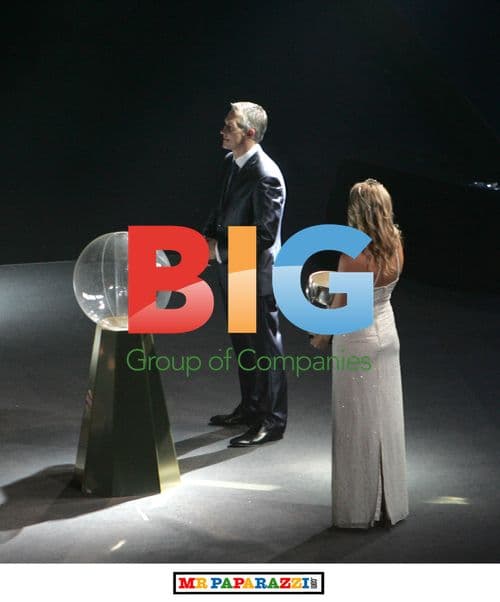 Gary Lineker, Melinda Messenger, Will Mellor on Walkers set