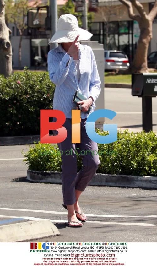 Marcia Cross Goes Grocery Shopping