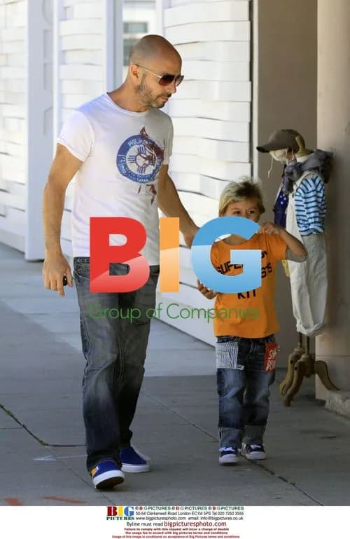 Gwen Stefani Treats Son Kingston to Ice Cream