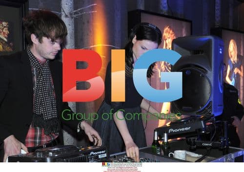 Sophie Ellis-Bextor Enjoys Tea During DJ Set