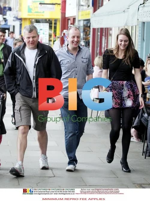 Adrian Chiles Strolls in London