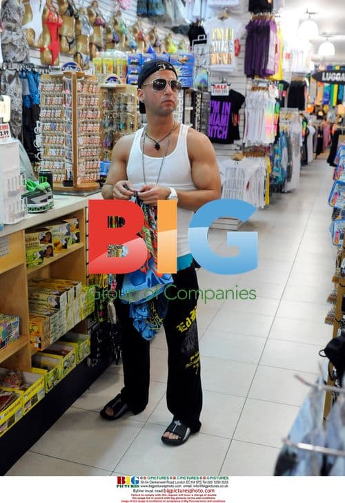 Jersey Shore Stars Go Shopping