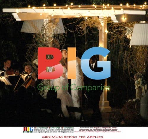 Mariah Carey Renews Wedding Vows