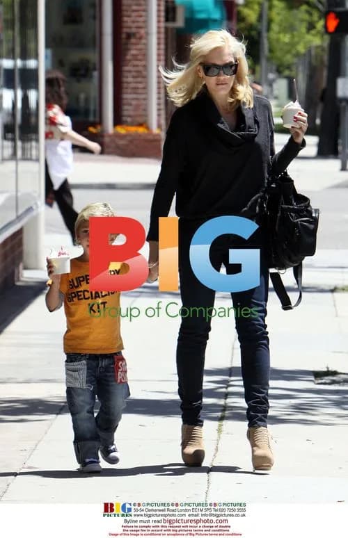 Gwen Stefani & Son Kingston Shopping