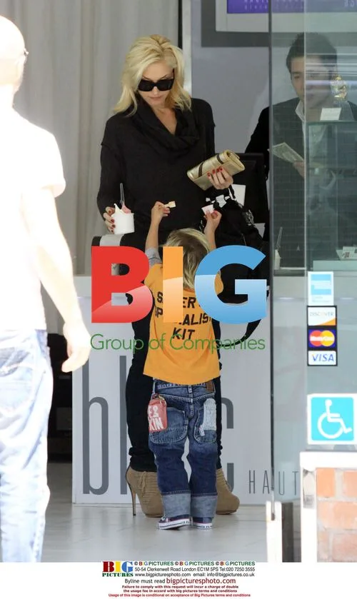 Gwen Stefani and son Kingston get ice cream