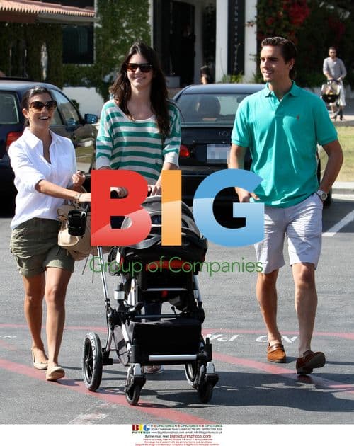 Kourtney Kardashian shopping with family