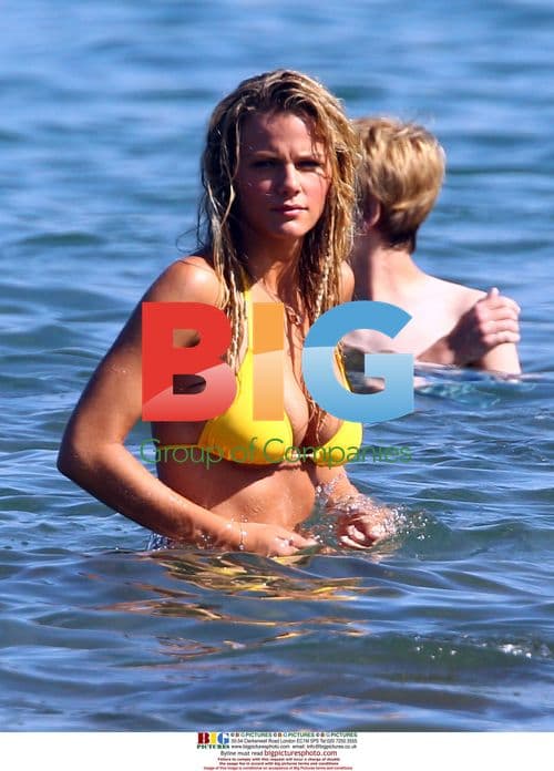 Brooklyn Decker Films "Just Go with It" in Maui