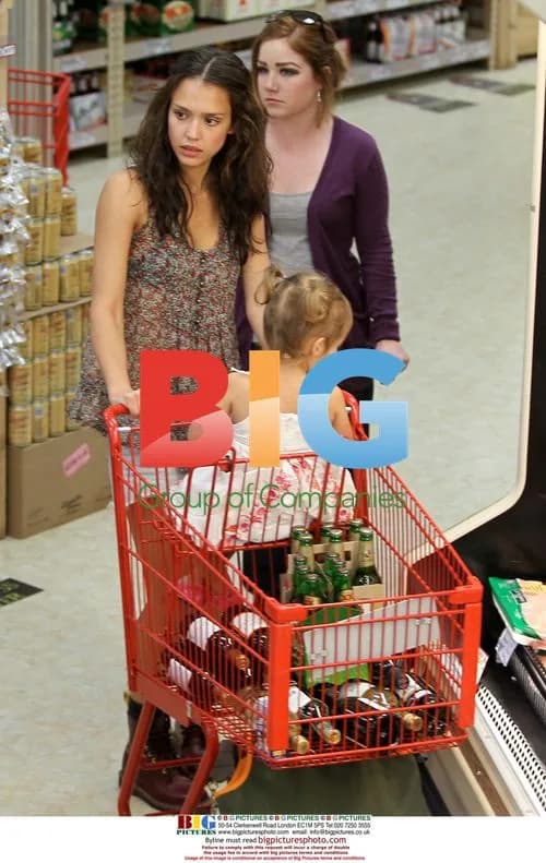 Jessica Alba shopping in Beverly Hills