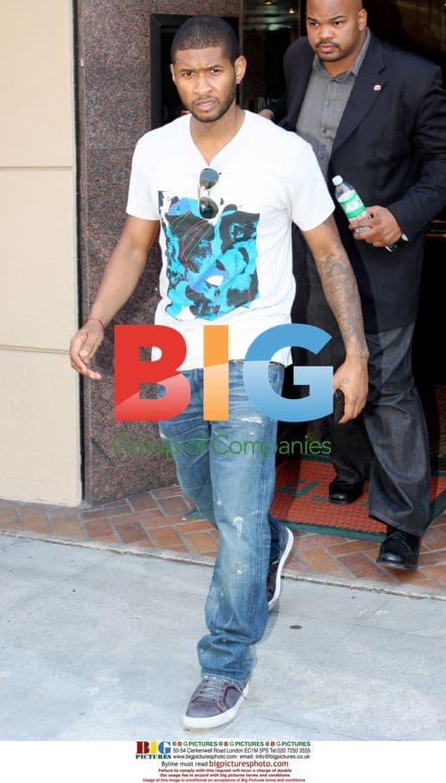 Usher Leaves Jewelry Store in Beverly Hills
