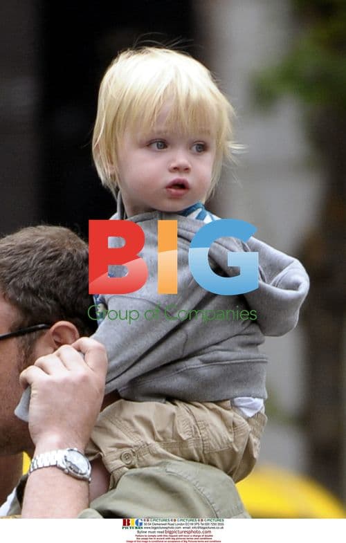 Naomi Watts and Liev Schreiber with kids in NYC