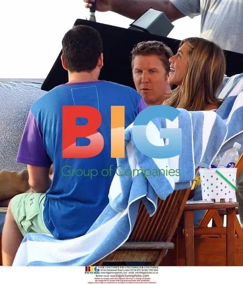 Jennifer Aniston and Adam Sandler filming 'Just Go With It'