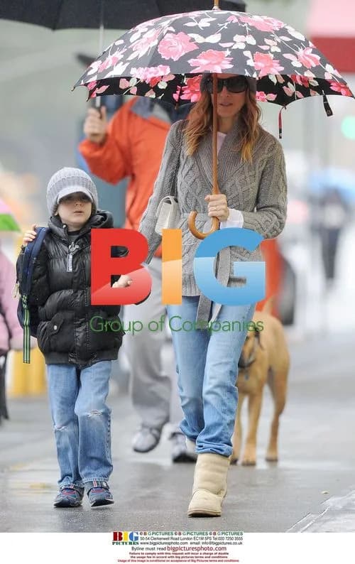 Sarah Jessica Parker takes son to school